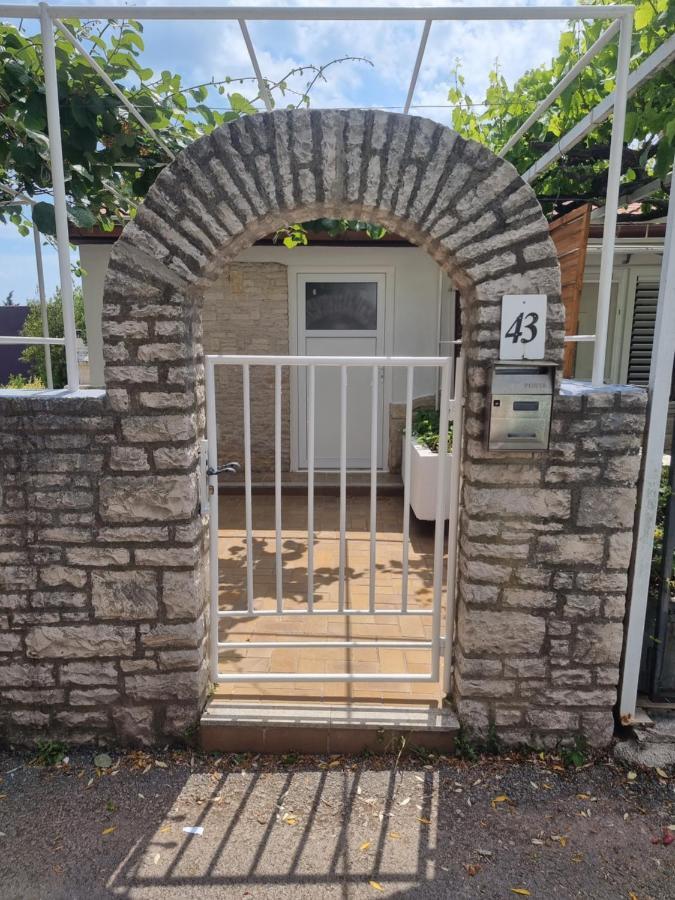 Studio Apartman פרמנטורה מראה חיצוני תמונה